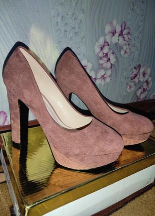 Туфли замшевые на каблуке