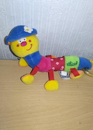 М'яка гусениця брязкальце chicco