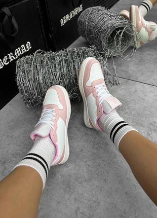 Женские кроссовки на осень в стиле найк аэр джордан белые с розовым3 фото