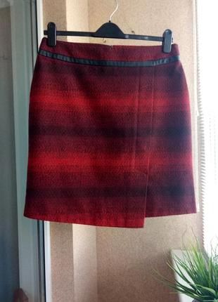 Красивая утепленная прямая юбка миди с имитацией запаха2 фото