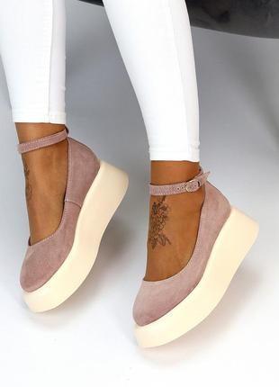 Замшеві жіночі туфлі пудрового кольору, туфлі з ремінцем на танкетці5 фото