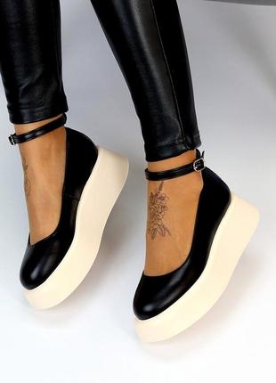 Шкіряні жіночі туфлі чорного кольору, туфлі з ремінцем на танкетці2 фото