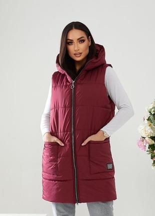 Удлиненная жилетка безрукавка женская с капюшоном на змейке