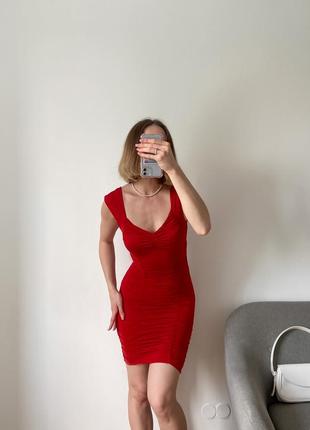 Красное платье мини с драпировкой3 фото