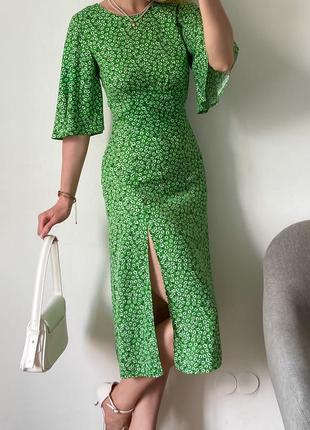 Женское зеленое платье миди в цветочный принт