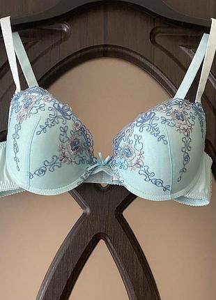 Шикарний, базовий, ажурний, бюстгальтер, ніжно голубого, кольору, нереально гарний 😍, від бренду: vicky bonheur👌