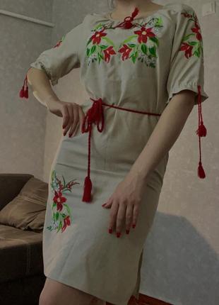 Плаття з вишивкою
