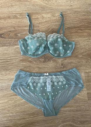 Шикарный, ажурный, комплект, нижнего белья, нежно зеленого, цвета, с вышитыми цветами, от бренда: m&amp;s 👌