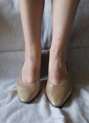 Стильные светлые туфли испания - bandolino2 фото