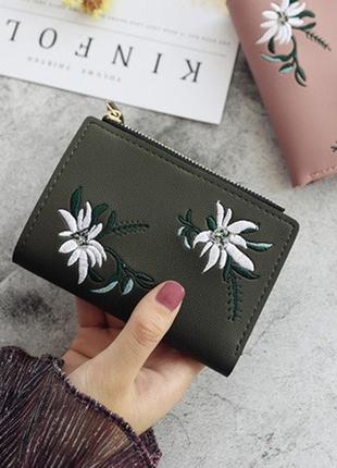 Маленький женский кошелек  клатч с цветочной вышивкой8 фото