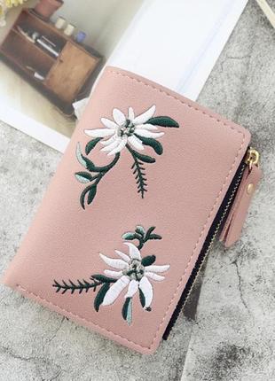 Маленький женский кошелек  клатч с цветочной вышивкой6 фото