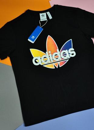 Футболка adidas чорна