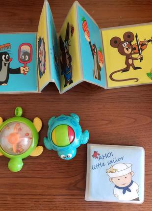Набір малюку дитяча іграшка пискавка для купання у ванну книга книжка гумова