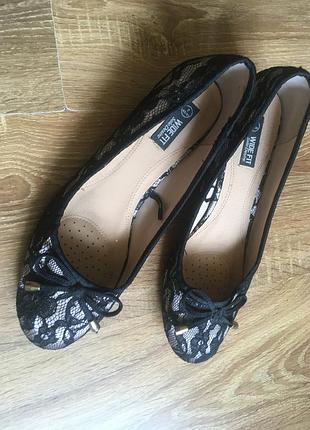 Туфлі-лодочки оздоблені гіпюром