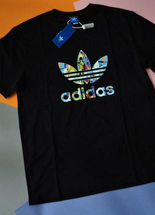 Футболка adidas чорна