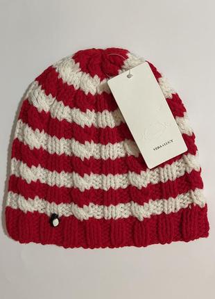 Шапка в наличии.