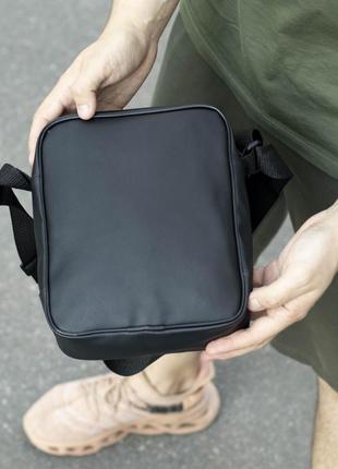 Чоловіча спортивна сумка барсетка через плече puma formula чорна з екошкіри5 фото