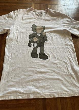 Лимитированная мужская футболка kaws companion uniqlo s4 фото