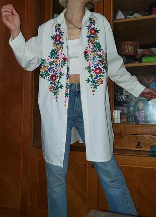Белая удлинённая рубашка с вышивкой by clara paris, вышивка, вышиванка, оверсайз3 фото