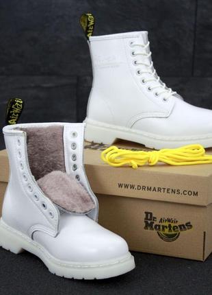 Шикарні білі черевики dr. martens на хутрі1 фото