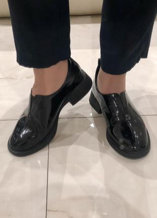 Женские лаковые туфли на низком каблуке черные классические y4473j623-6073ap polann 2882