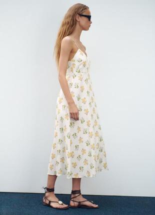 Платье средней длины с контрастным цветочным принтом zara4 фото