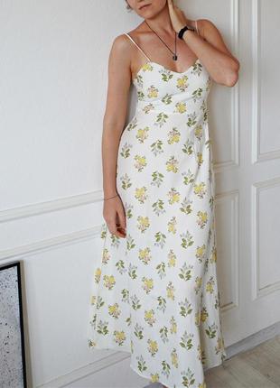 Платье средней длины с контрастным цветочным принтом zara