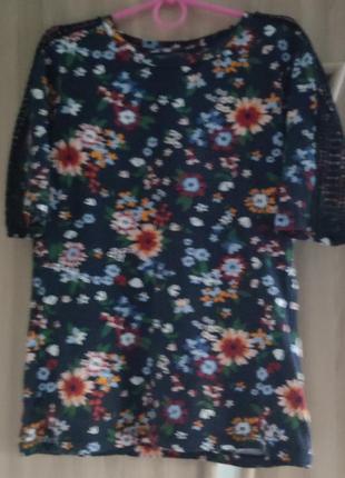 Гарна футболка-блуза