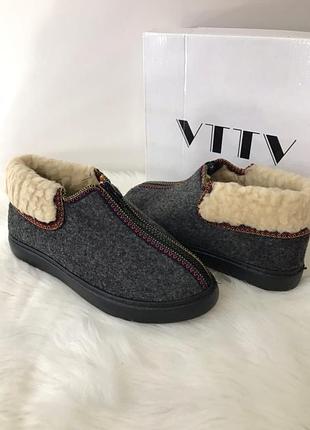 Тапочки на хутрі в наявності