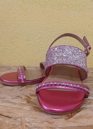 Босоножки детские 2