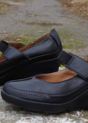 Жіночі зручні туфлі clarks unstructured3 фото