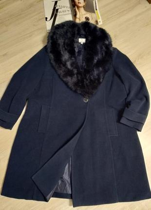 Отличное стильное брендовое пальто с меховым воротником большого размера6 фото