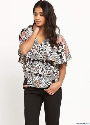 Роскошная блуза в абстрактный принт с воланами на рукавах
