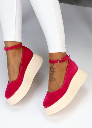 Шкіряні жіночі туфлі яскраво-рожевого кольору, туфлі з ремінцем на танкетці5 фото
