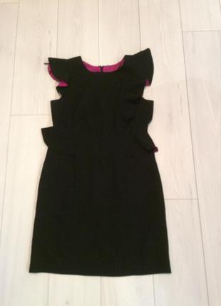 Чорне плаття міні з рюшами і баскою.7 фото