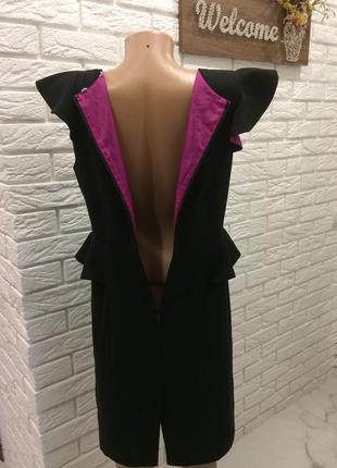 Чорне плаття міні з рюшами і баскою.6 фото