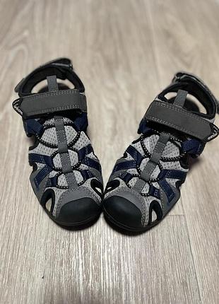 Босоніжки сандалі