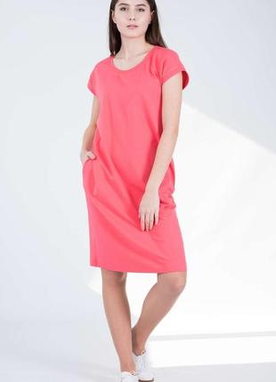 Яркое платье с карманами