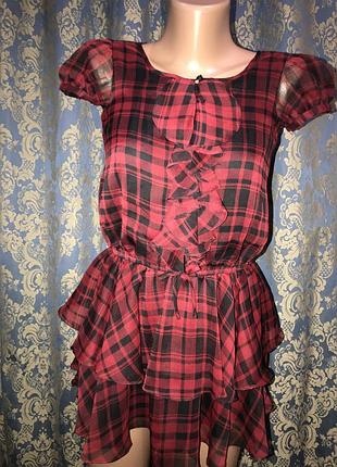 Червона блузка,сорочка в клітку,волани