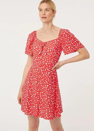 Красное вискозное платье с цветочным принтом1 фото