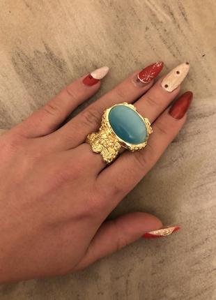 Интересное кольцо с камнем