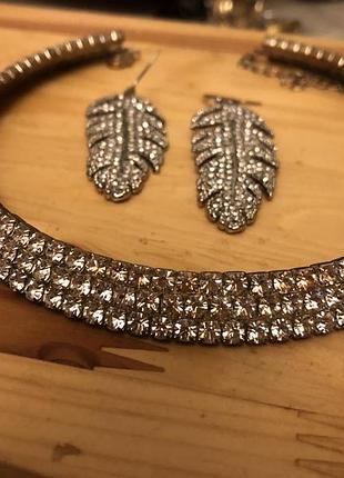 Намисто і сережки в каменях в наявності