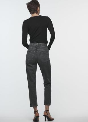 Стильные джинсы мом5 фото