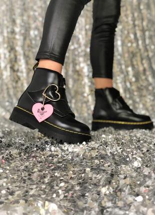 Шикарные ботинки dr martens с сердечком (осень/зима)5 фото