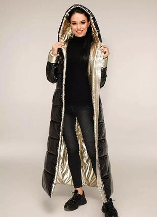 Черный длинный лаковый пуховик