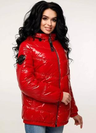 Модная лаковая красная куртка3 фото