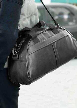 Спортивная мужская сумка черная из экокожи для тренировок и фитнеса женская