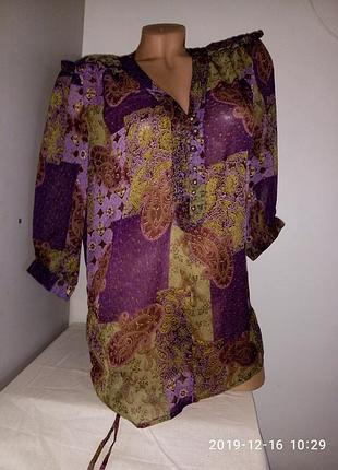 Нежная шифоновая блузка со множеством деталей