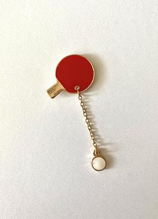 Эмалированный значок pin пин на рюкзак, куртку (джинс) брошка теннисная ракетка с цепочкой