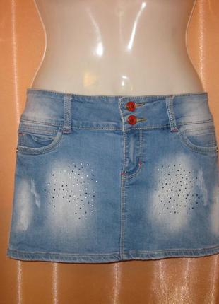 Коротка сексі джинсова спідниця з стразами та потертистями км1741 з кишенями3 фото